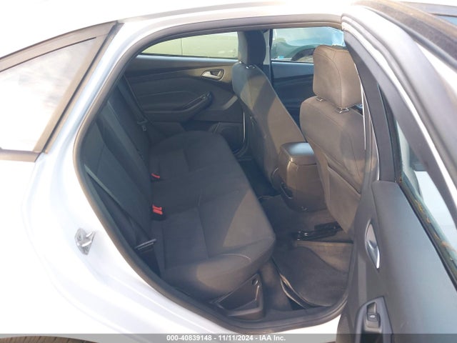 Ford FOCUS SE 2017 1FADP3FE2HL237591 Image 8
