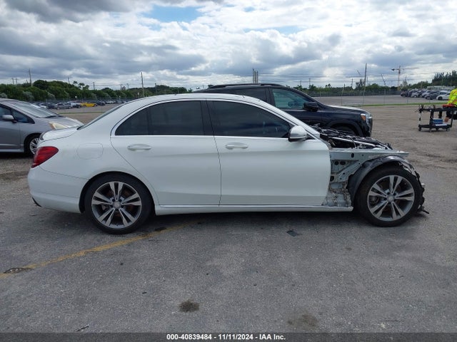 55SWF4JB3HU185561 Mercedes-Benz C 300 Luxury/sport