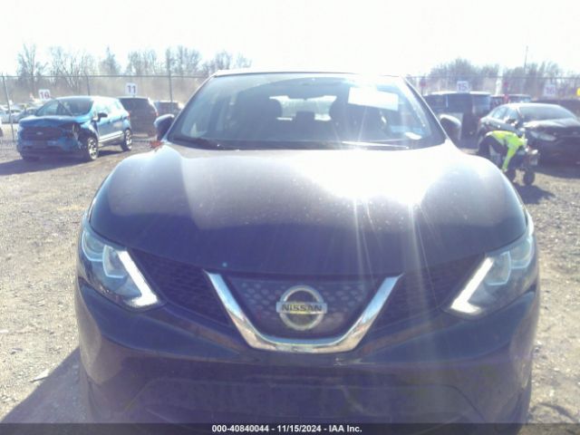JN1BJ1CR3JW259587 Nissan Rogue Sport S