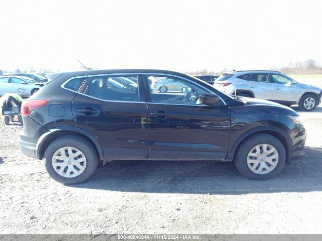 JN1BJ1CR3JW259587 Nissan Rogue Sport S