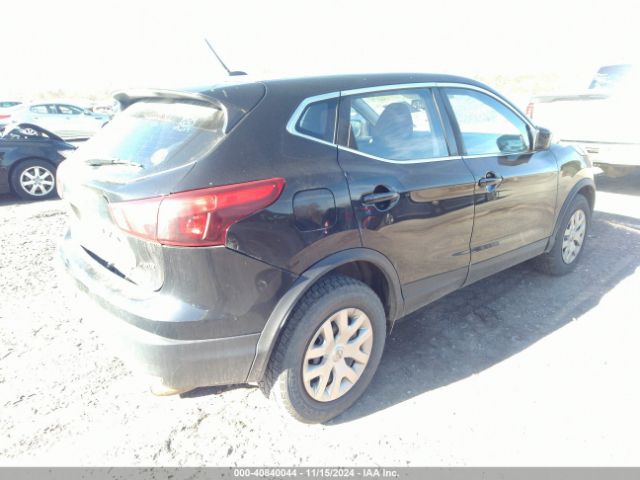 JN1BJ1CR3JW259587 Nissan Rogue Sport S