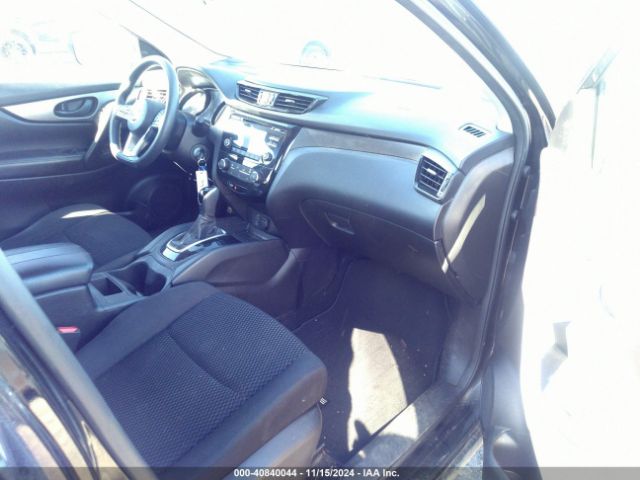 JN1BJ1CR3JW259587 Nissan Rogue Sport S