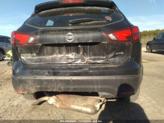 JN1BJ1CR3JW259587 Nissan Rogue Sport S