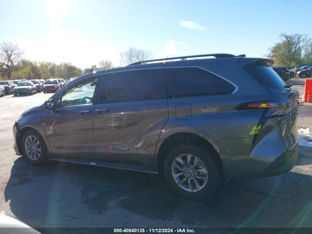 Toyota SIENNA XLE 2024 5TDJRKEC1RS204762 Image 14