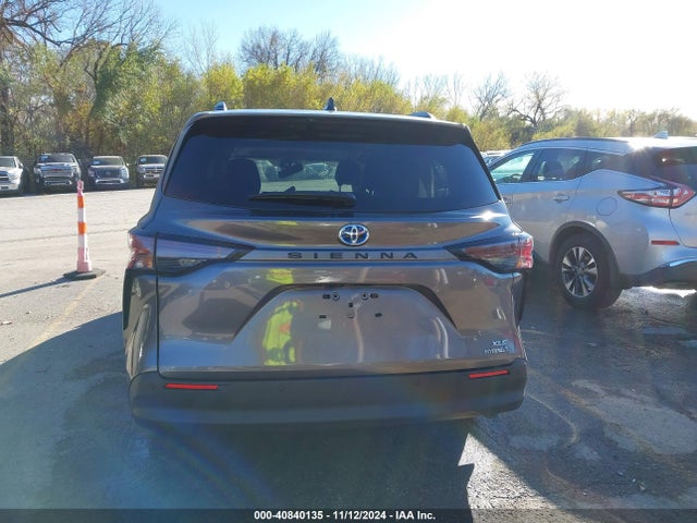 Toyota SIENNA XLE 2024 5TDJRKEC1RS204762 Image 16