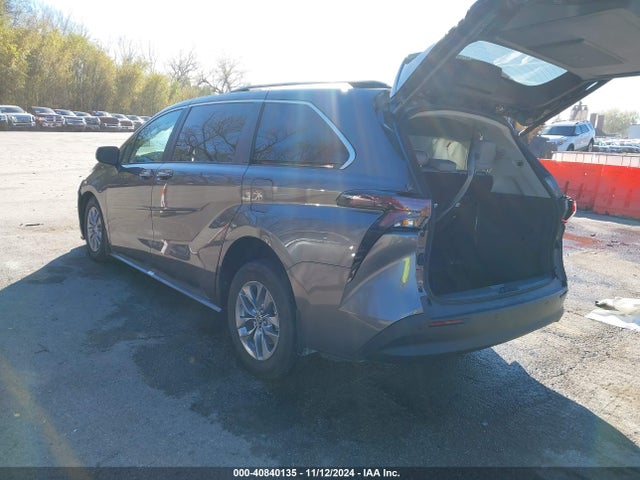 5TDJRKEC1RS204762 Toyota SIENNA XLE
