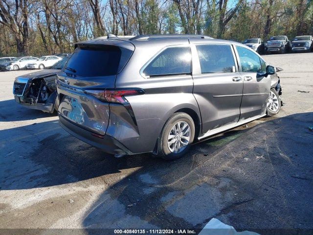 5TDJRKEC1RS204762 Toyota SIENNA XLE