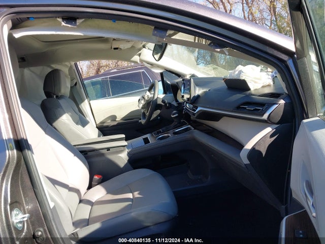 5TDJRKEC1RS204762 Toyota SIENNA XLE