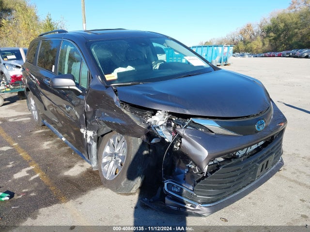5TDJRKEC1RS204762 Toyota SIENNA XLE