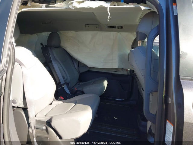 5TDJRKEC1RS204762 Toyota SIENNA XLE