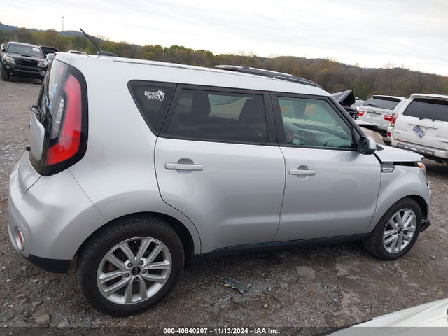 KIA SOUL + 2018 KNDJP3A51J7604807 Image 13