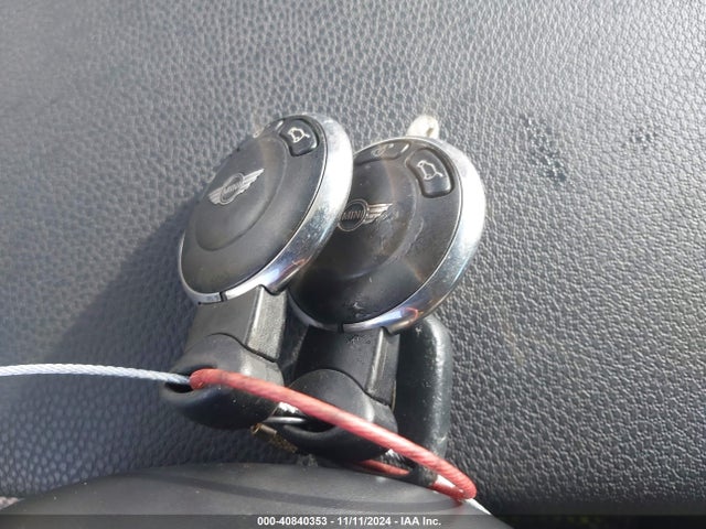 2011 MINI COOPER S WMWSV3C5XBTY12049 Photo 10