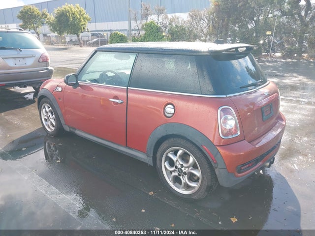 2011 MINI COOPER S WMWSV3C5XBTY12049 Photo 2