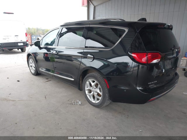 2C4RC1EG8JR113454 Chrysler Pacifica Touring L Plus