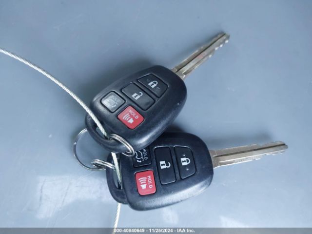 JTMWFREV2HD100557 Toyota Rav4 Xle