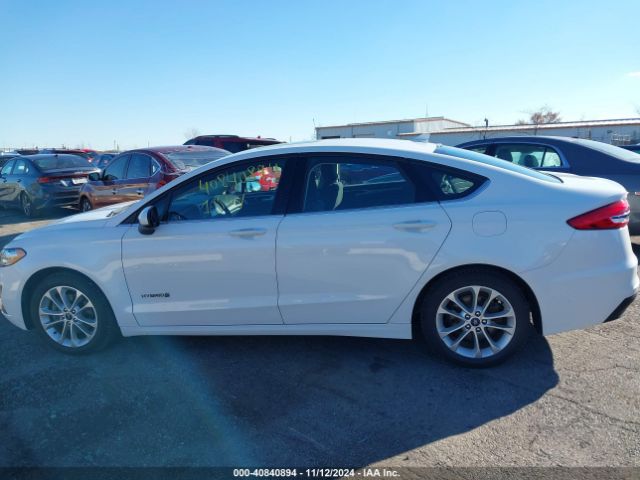 3FA6P0LUXKR147245 Ford Fusion Hybrid Se