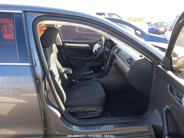 1VWAS7A30GC046028 Volkswagen Passat 1.8t S