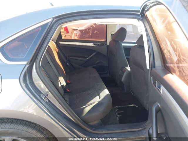 1VWAS7A30GC046028 Volkswagen Passat 1.8t S