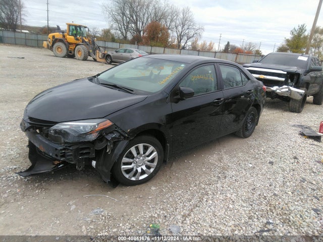 Toyota COROLLA LE 2018 2T1BURHE2JC075386 Image 2