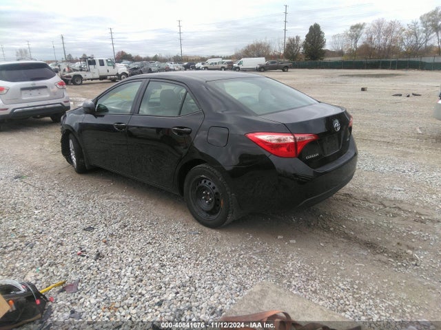 Toyota COROLLA LE 2018 2T1BURHE2JC075386 Image 3