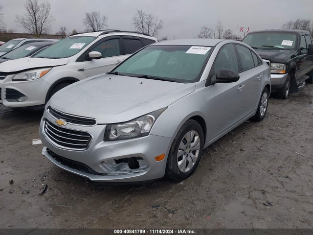 Chevrolet Cruze Ls Auto 2015 1G1PA5SG7F7177379 Image 2