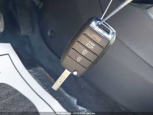 3KPA25AD8ME386645 KIA Rio 5-door S