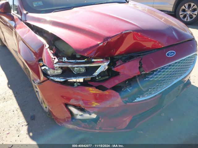 3FA6P0RU3KR157123 Ford Fusion Hybrid Titanium