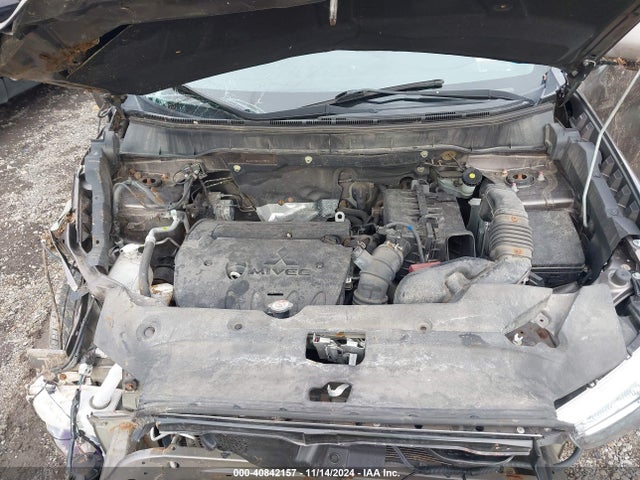 2018 MITSUBISHI OUTLANDER SPORT JA4AP3AU1JZ000910 Photo 9