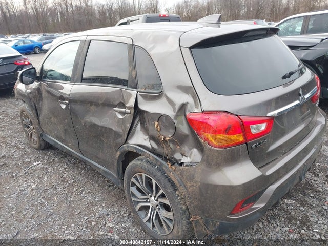 2018 MITSUBISHI OUTLANDER SPORT JA4AP3AU1JZ000910 Photo 2
