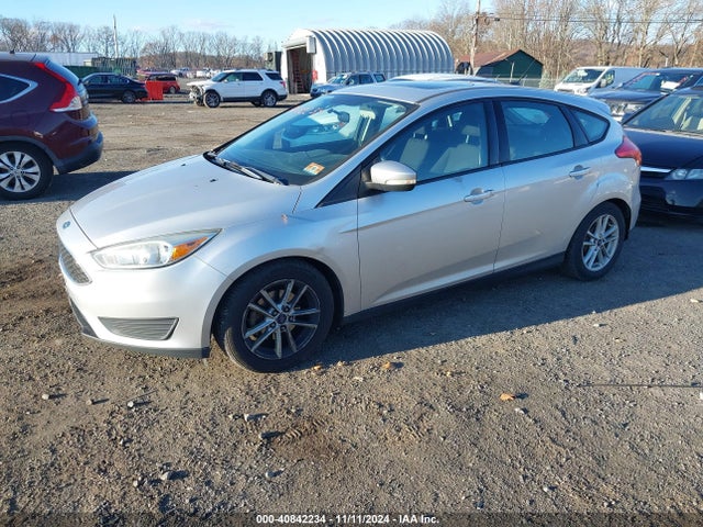 Ford FOCUS SE 2015 1FADP3K21FL243293 Image 2