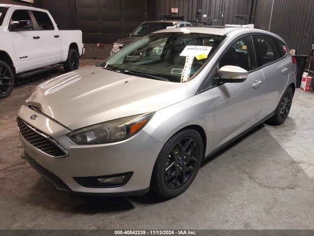 Ford FOCUS SE 2015 1FADP3K25FL247735 Image 2