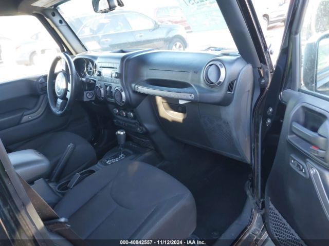 1C4BJWDGXHL591190 Jeep Wrangler Unlimited Sport 4x4