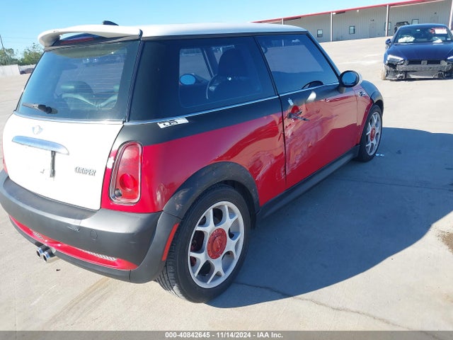 2006 MINI COOPER S WMWRE33576TL17151 Photo 3