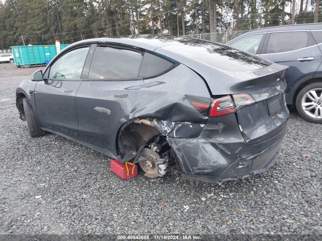 2022 TESLA MODEL Y 7SAYGAEE8NF570624 Photo 2