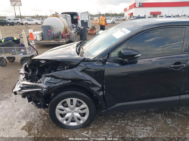 JTNKHMBX8M1110857 Toyota C-HR LE