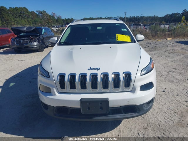 1C4PJMCB5HW575686 Jeep Cherokee Latitude 4x4