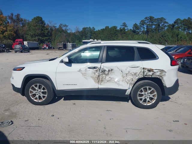 1C4PJMCB5HW575686 Jeep Cherokee Latitude 4x4