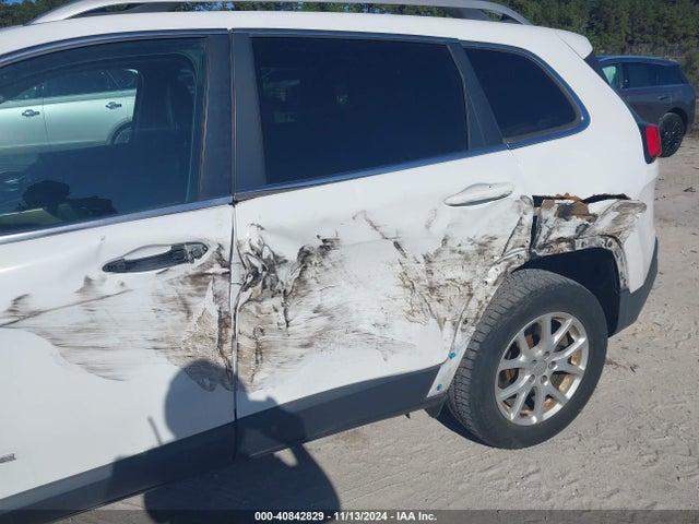 1C4PJMCB5HW575686 Jeep Cherokee Latitude 4x4