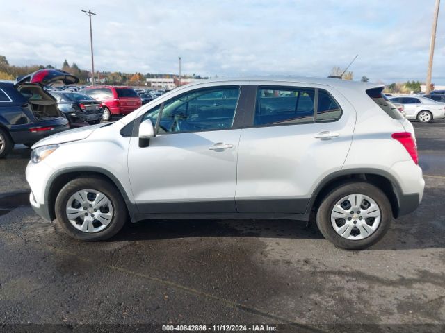 3GNCJKSB3JL418469 Chevrolet TRAX LS