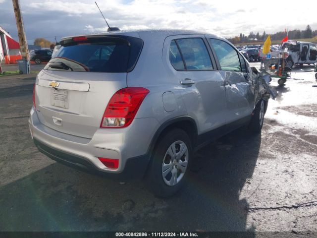 3GNCJKSB3JL418469 Chevrolet TRAX LS
