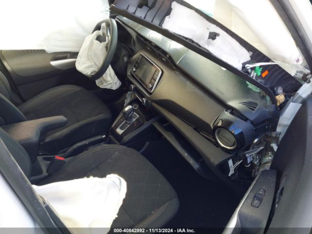 3N1CP5CU4KL566417 Nissan KICKS SV