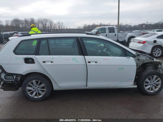 3VWC17AU7GM522696 Volkswagen Golf Sportwagen Tsi S 4-door