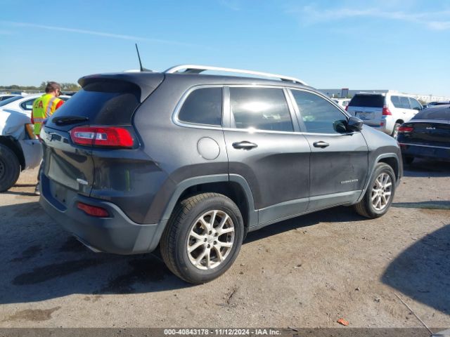 1C4PJMCS0GW263063 Jeep Cherokee Latitude