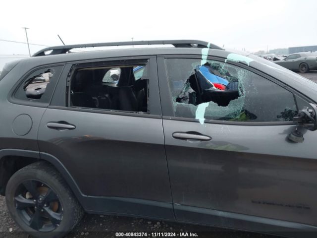 1C4PJLCB0FW770733 Jeep Cherokee Latitude Altitude