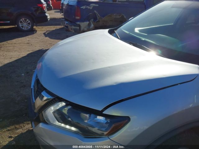 KNMAT2MV1JP587170 Nissan ROGUE SV
