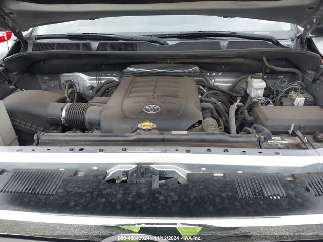 5TFCY5F1XEX017678 Toyota Tundra Sr5 5.7l V8