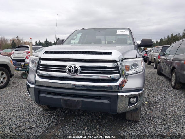 5TFCY5F1XEX017678 Toyota Tundra Sr5 5.7l V8