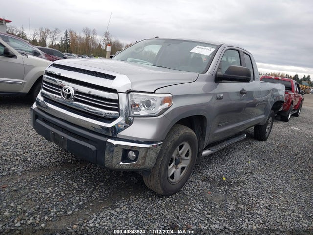 5TFCY5F1XEX017678 Toyota Tundra Sr5 5.7l V8