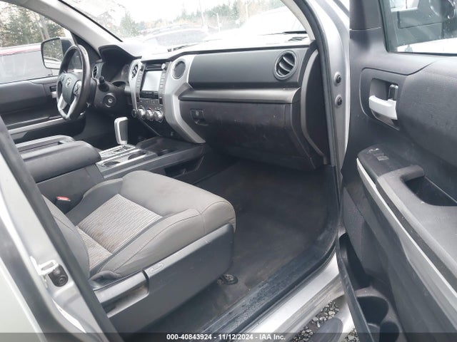 5TFCY5F1XEX017678 Toyota Tundra Sr5 5.7l V8