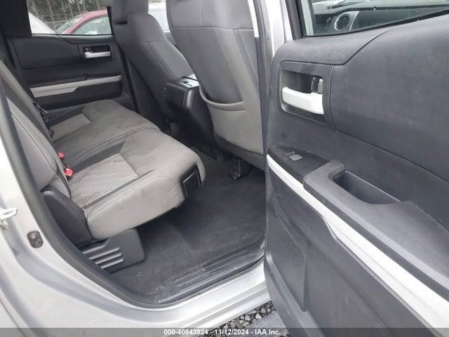 5TFCY5F1XEX017678 Toyota Tundra Sr5 5.7l V8